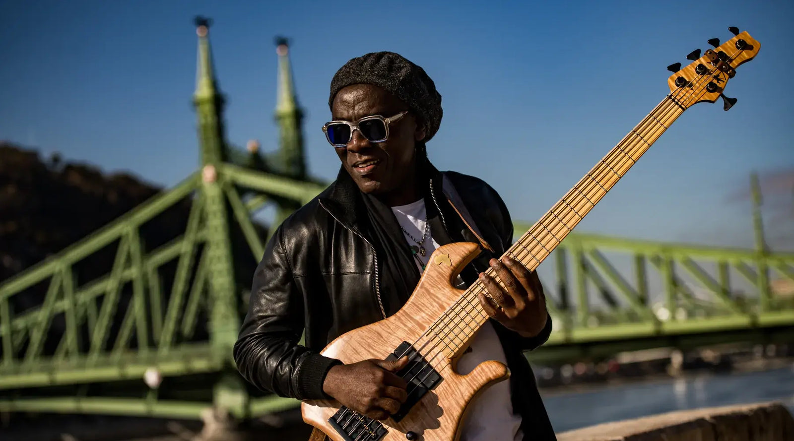RICHARD BONA GIVES US HIS 2 BITS