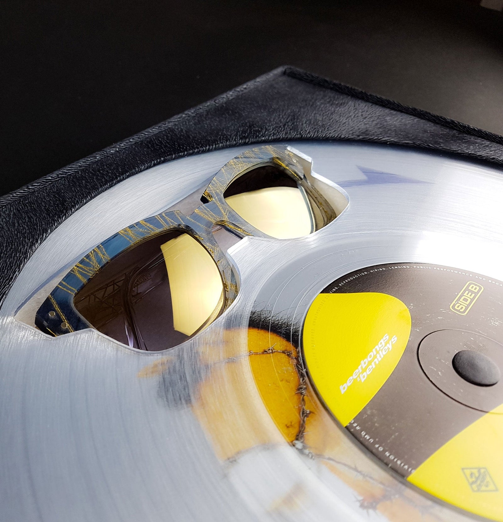 Trendy fashion glasses – luxury eyewear inspired by vinyl records.