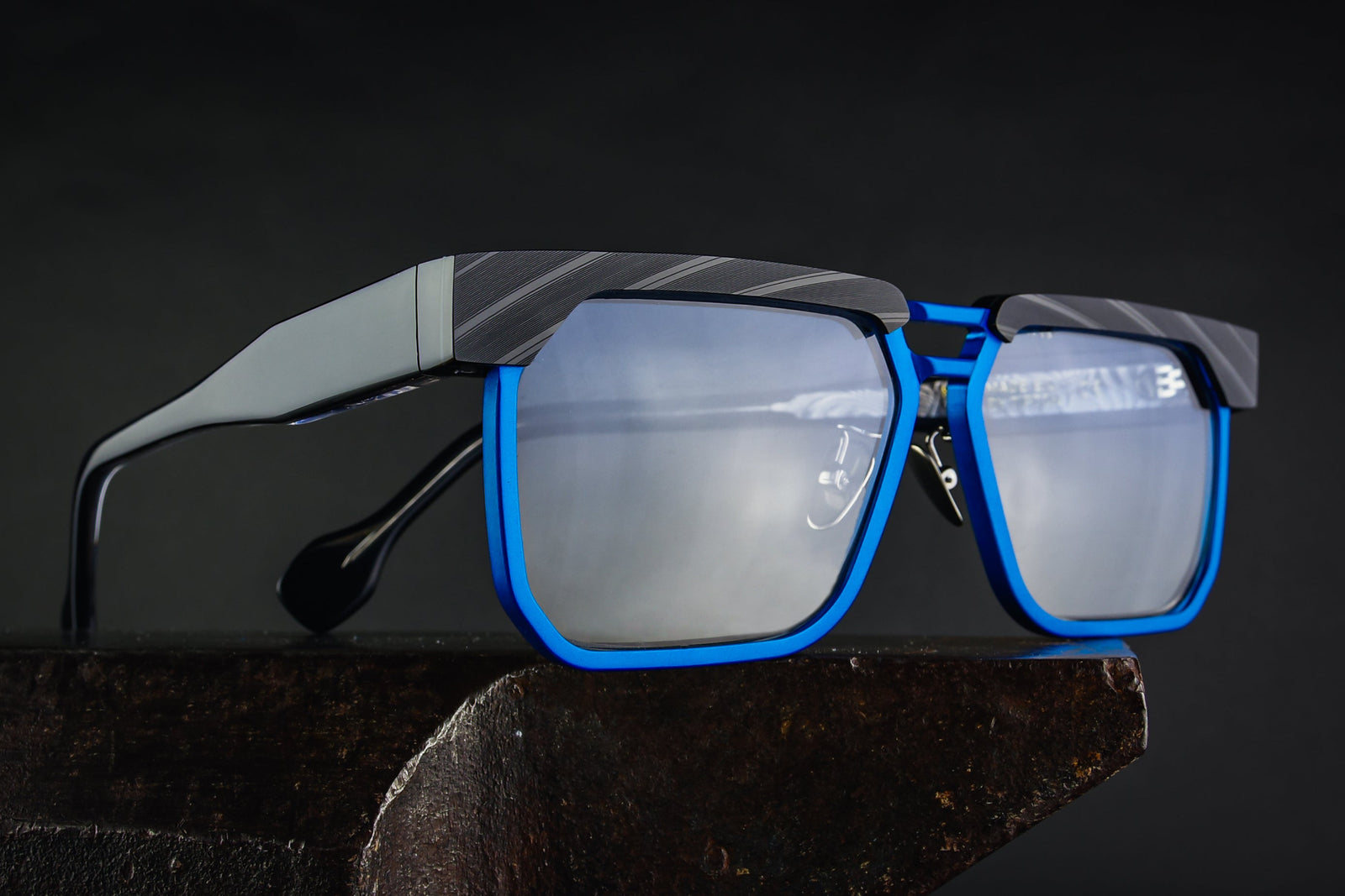 Heavy Metal Vinylize's combination frame made from vinyl