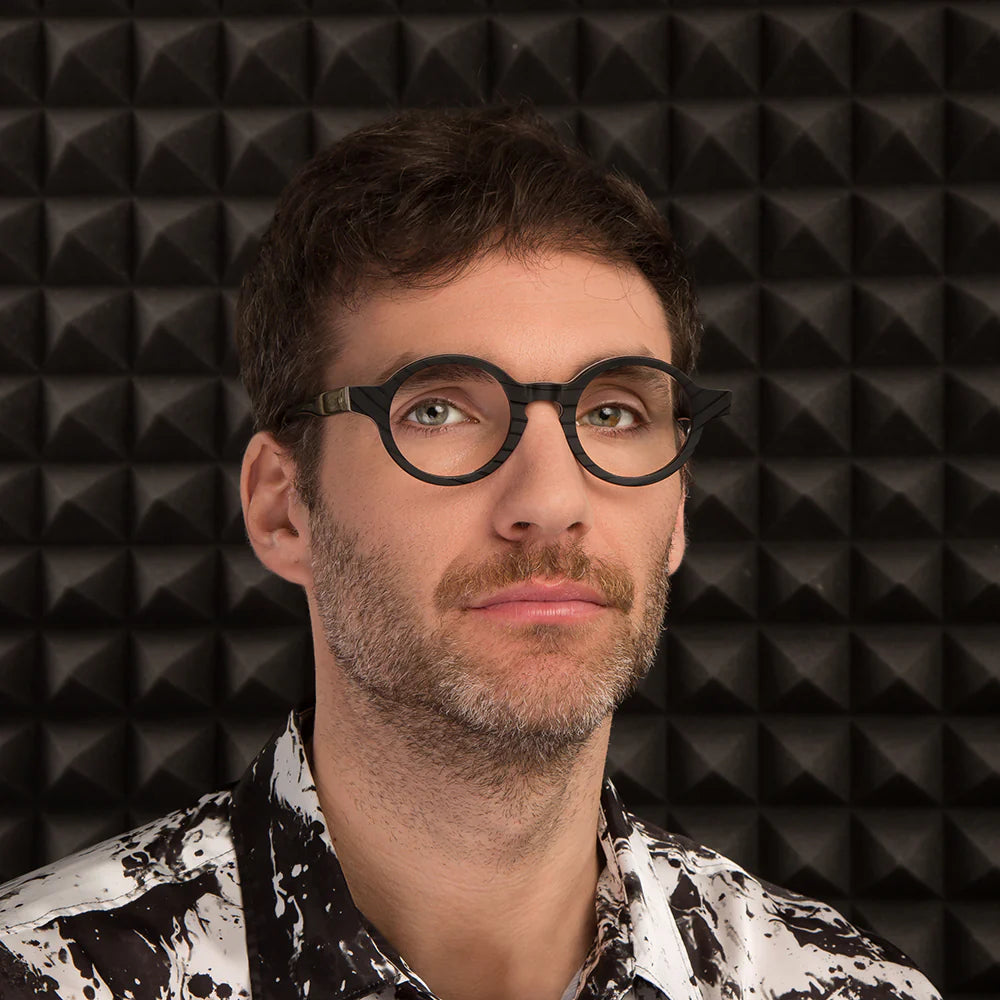 round eyewear frame with subtle curves